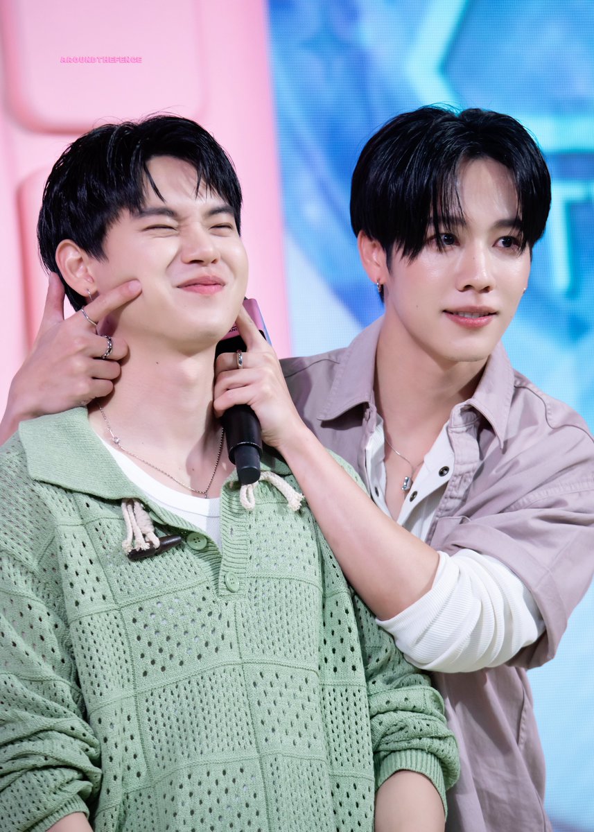 aroundthefence's tweet photo. สิ่งนิน่ารักมั่กกกกกกกก 🤏🏻🤏🏻

YINWAR PEARLFECT CUSHION
#3CExYinWar https://t.co/zT3zxQnZZj