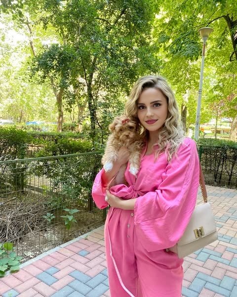 Emmawatson82778's tweet photo. I love pets... Do you love dogs?
#emmawatsonedit #emmawatsonstyle
#emmawatsonfanpage
#emmawatsonsupremacy
#emmawatsonfanpage0
#emmawatsonleaked
#emmawatson
#emmawatsonfans
#emmawatsonforever
#Emmawatsonlovers https://t.co/75G29moJhj