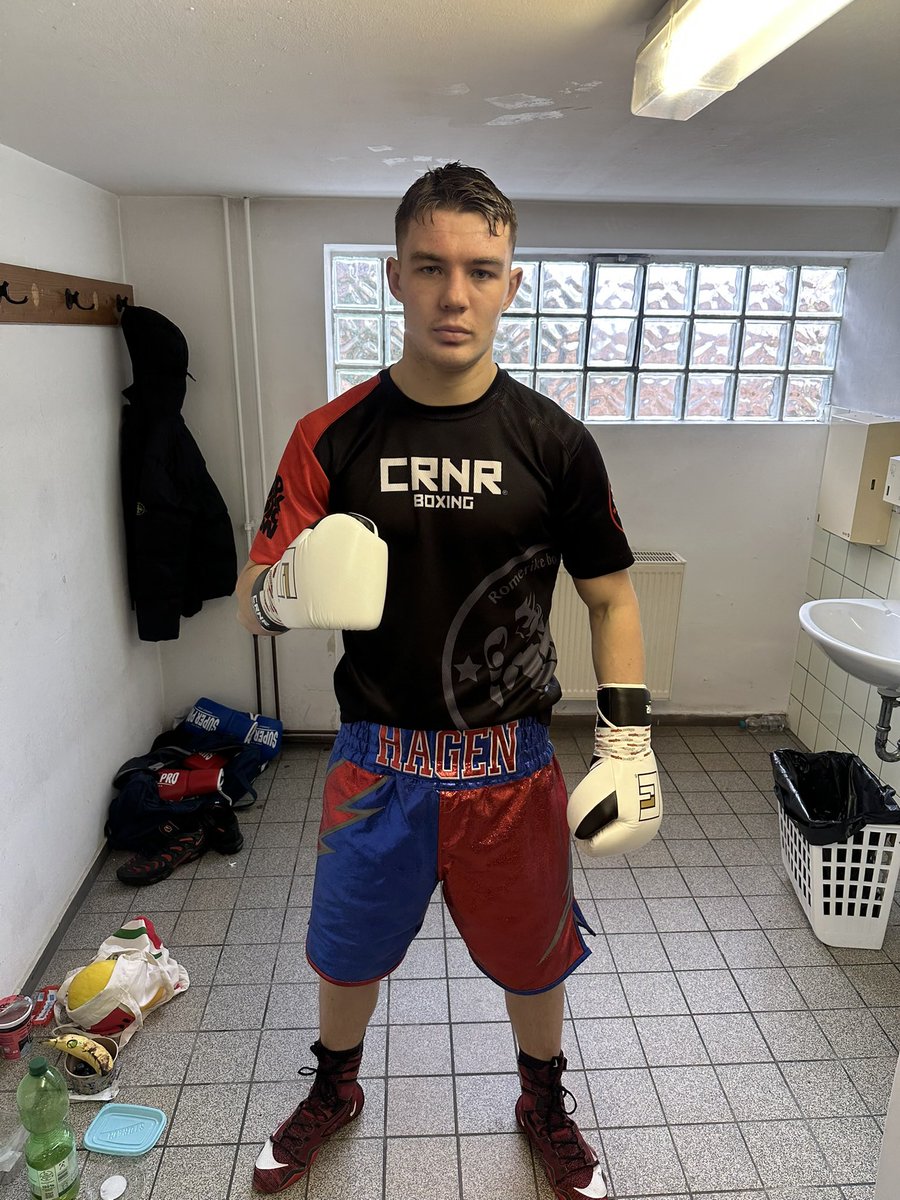 ahagenboxing's tweet photo. FIGHT NEWS ‼️‼️⚠️
Recovery har gått mye bedre enn forventet, og det ble annonsert at jeg skal fighte 4 oktober, i Lillestrøm på Cecilia Brækhus sitt undercard. La oss ta over Lillestrøm, biletter kjøper dere her: https://t.co/z4YCrB138F ‼️‼️🔵🔴😍 #VÅLERENGA https://t.co/4rbF6jcFIC