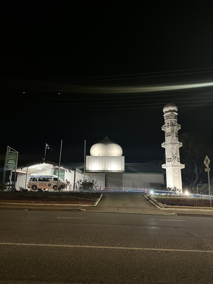 AbroUmer32's tweet photo. A bold and beautiful message for everyone driving by outside the Noor Mosque in Adelaide, A message that is loud and clear:

“Love For All, Hatred For None” 🙌 https://t.co/q4GNl964iA