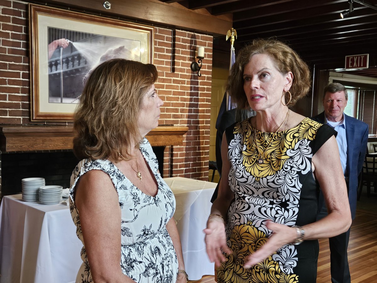 NewYorkTHA's tweet photo. NYTHA President Tina Bond met with two of the strongest leaders in the NYS Senate yesterday, Majority Leader @NYSenDemLeader Andrea Stewart-Cousins &amp; Sen. @PatFahy46. It was a great opportunity to talk about the importance of the NY Thoroughbred industry &amp; its amazing people. https://t.co/TodqSt37mX