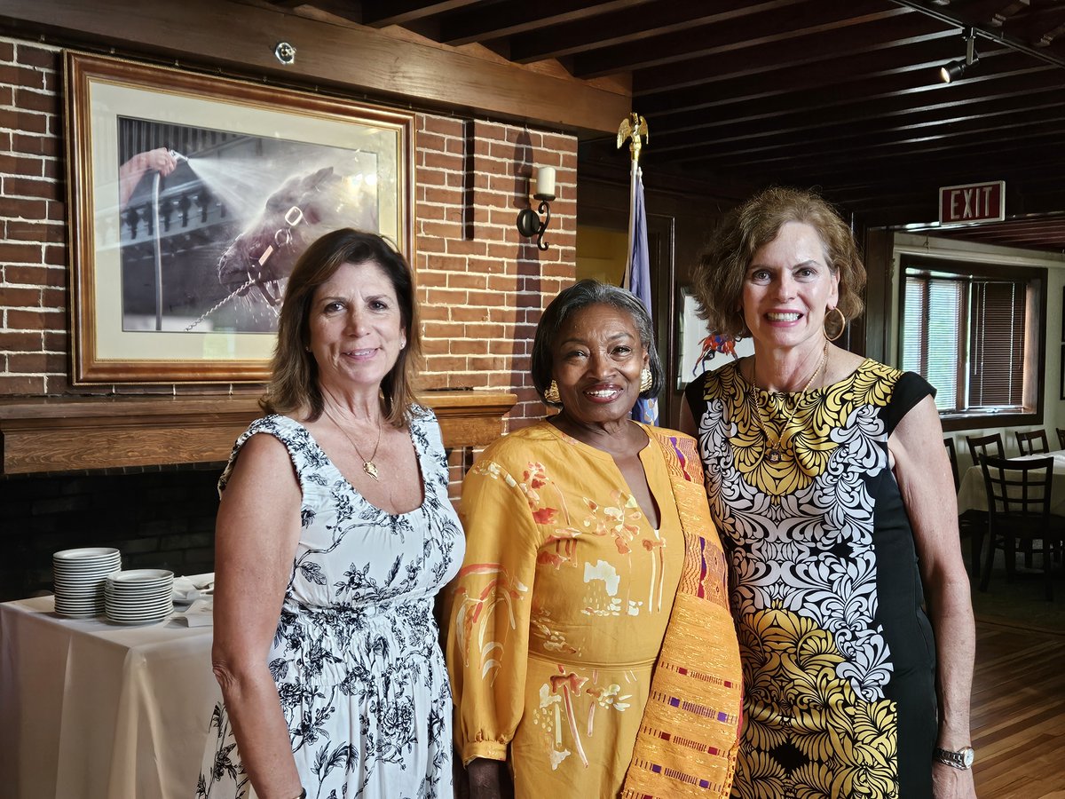NewYorkTHA's tweet photo. NYTHA President Tina Bond met with two of the strongest leaders in the NYS Senate yesterday, Majority Leader @NYSenDemLeader Andrea Stewart-Cousins &amp; Sen. @PatFahy46. It was a great opportunity to talk about the importance of the NY Thoroughbred industry &amp; its amazing people. https://t.co/TodqSt37mX