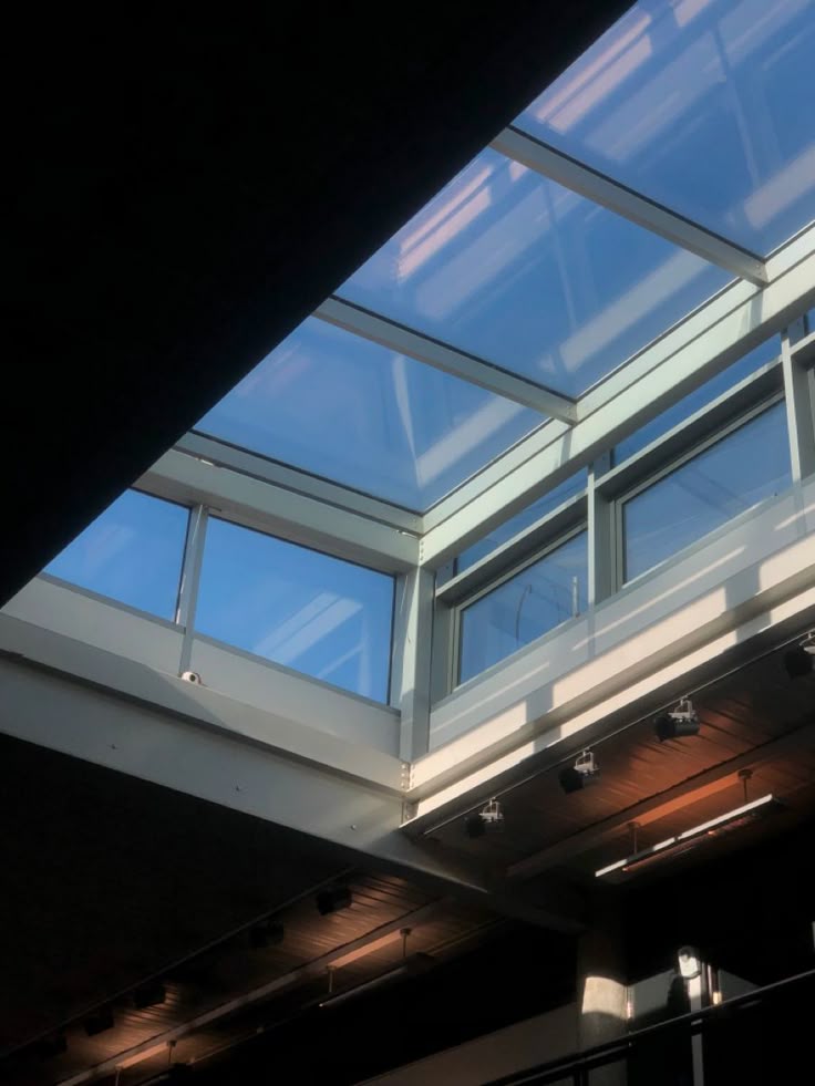 PLACOTOPO's tweet photo. 🌞 Illuminez votre intérieur avec les toitures transparentes de PlacoTopo ! ✨ Profitez d'une lumière naturelle abondante 🌿 sans compromettre votre isolation. Une touche d'innovation pour un confort de vie unique ! 🏡💡 #LumièreNaturelle #Innovation #Confort #PlacoTopo https://t.co/bg81w2dbwx