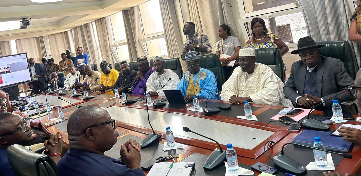 #infos Signature ce mercredi, 13 août 2025 d'une convention entre la #CNPS et le BGFT Bureau de Gestion du Fret Terrestre dans le cadre de la protection sociale des travailleurs du secteur des transports terrestres. 
#CNPS
#vousneserezjamaisseul 
#Cameroun