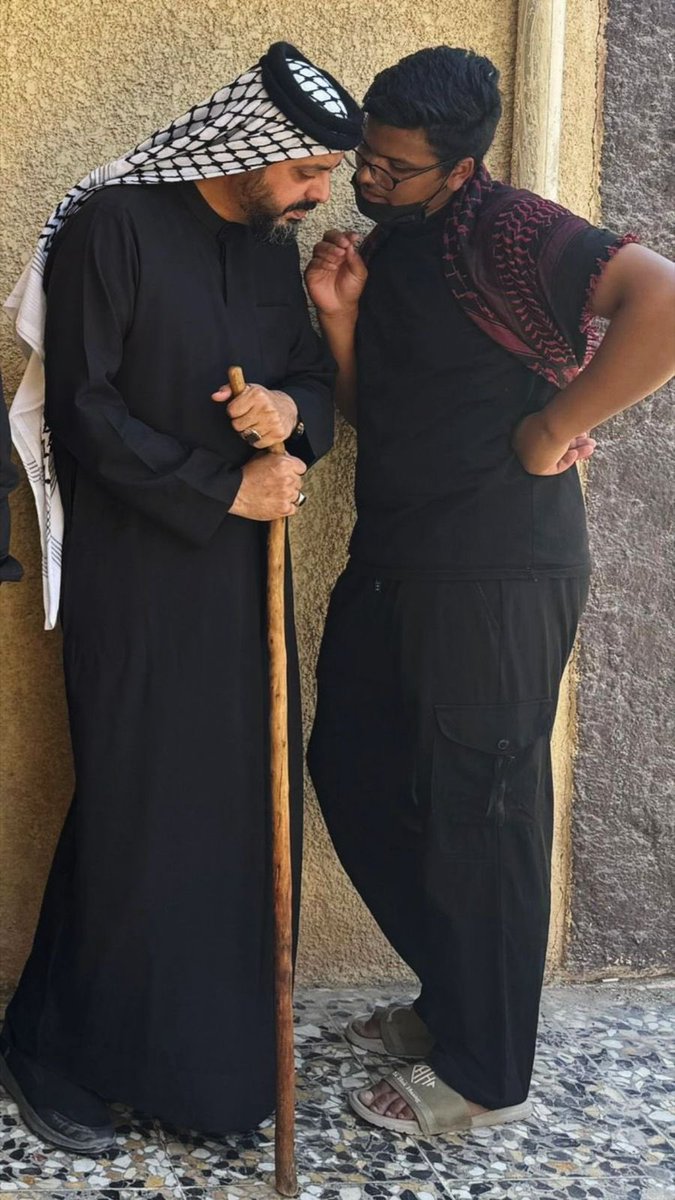 الشيخ الأمين يضرب مثالاً في حسن الخلق والتعامل الراقي مع زوار الإمام الحسين، مجسداً روح الخدمة الصادقة
#موكب_اخوة_زينب
#زيارة_الاربعين