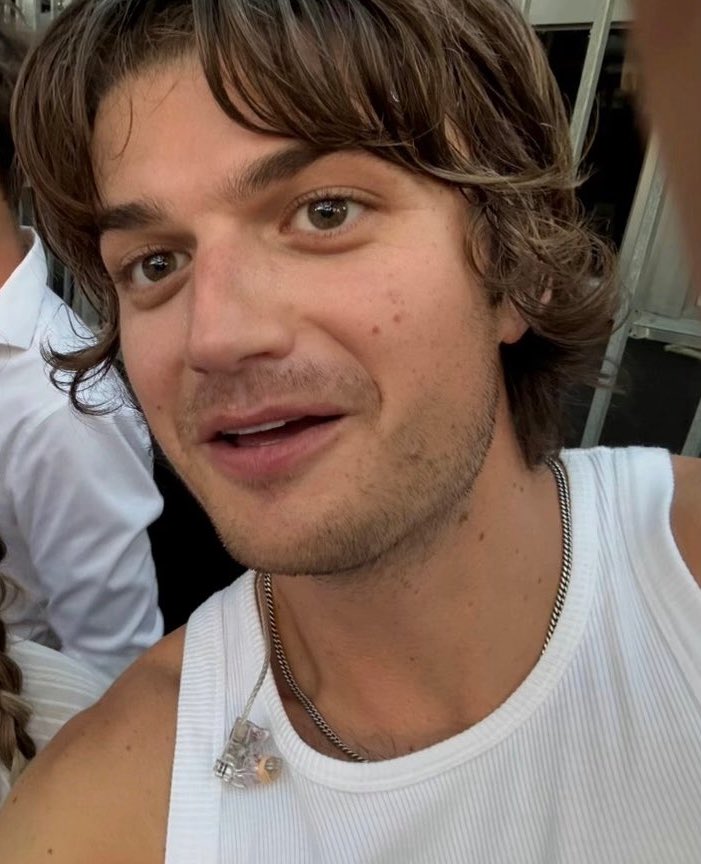 his eyes are so big and sparkly he has the face of a neglected pou