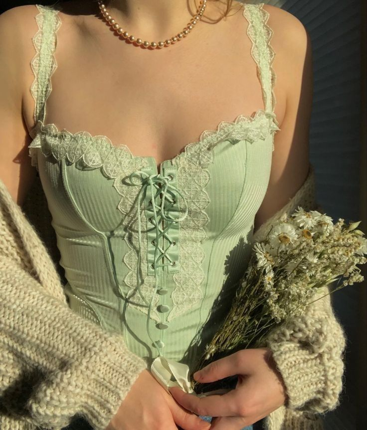 archivedlooks's tweet photo. Obsessed with this shade of green https://t.co/AVnDWx5v8D