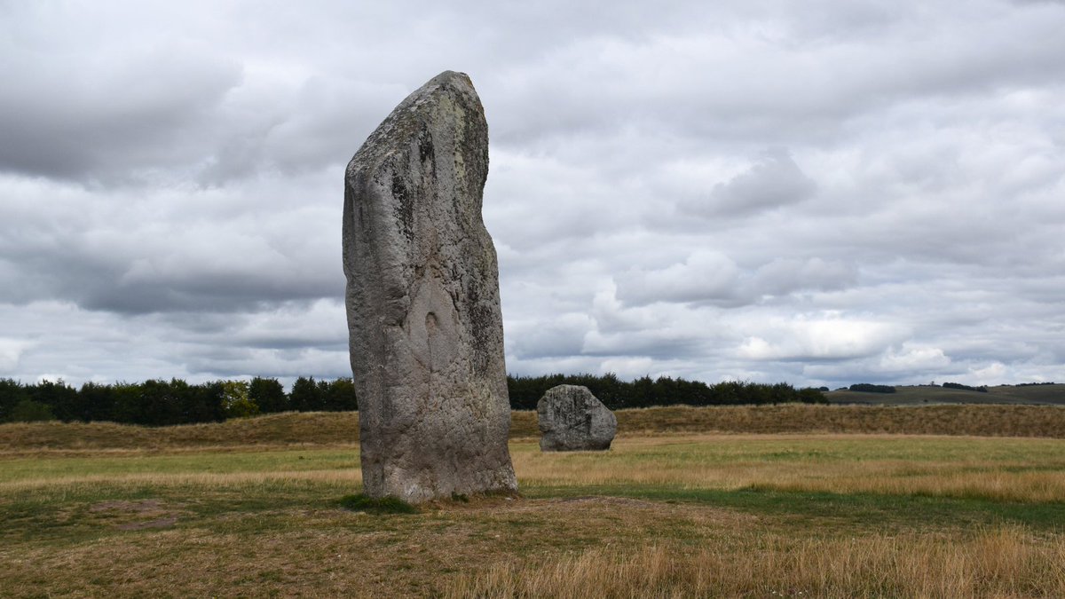 No sign of the heatwave, but we'll happily watch the clouds roll by in the NE sector at #Avebury.