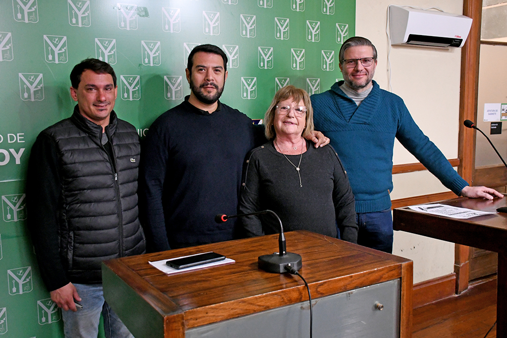 #Chivilcoy Gran fiesta por el Día de la Niñez en el Polideportivo Municipal <a href="/BritosGuillermo/">Guillermo Britos</a> laprovincianews.com.ar/gran-fiesta-po…