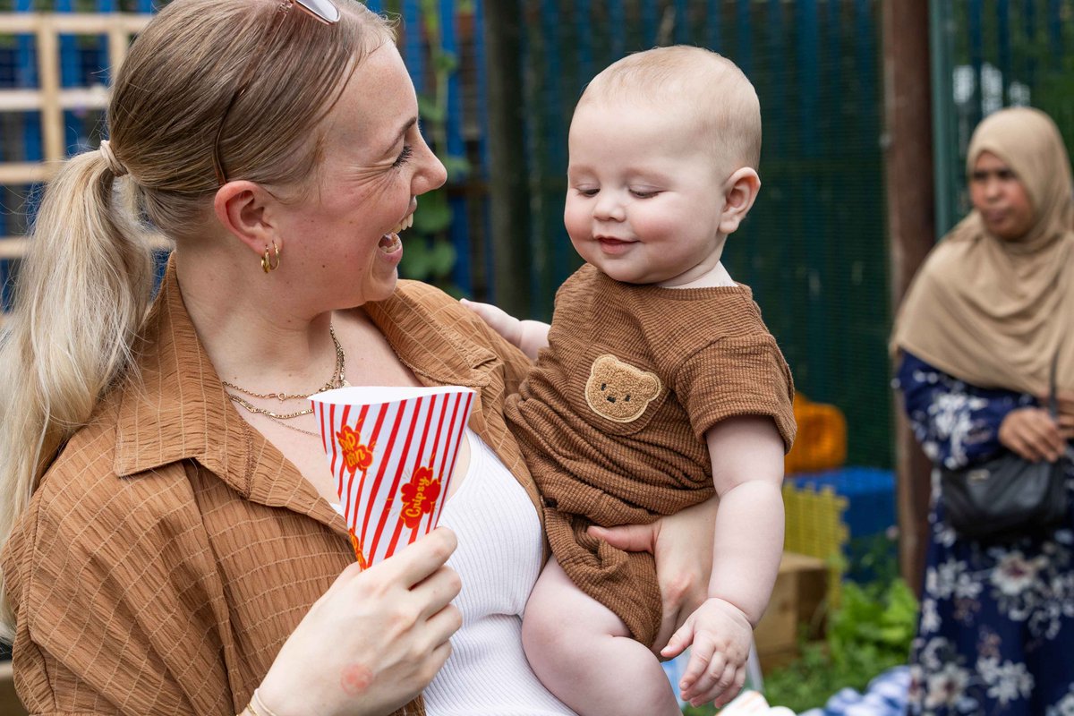 TowerHamletsNow's tweet image. Wrap up the summer! Join us on Wednesday 27 August, 12–3pm at Mile End Play Park, E14 7EJ for a FREE Family Fun Day.
🎨 Crafts 
🚴 Smoothie bikes 
🏀 Games 
🎭 Face painting
Don’t forget to bring lunch or snacks!
 orlo.uk/V0Tqz 
#SummerofFun #LoveTowerHamlets