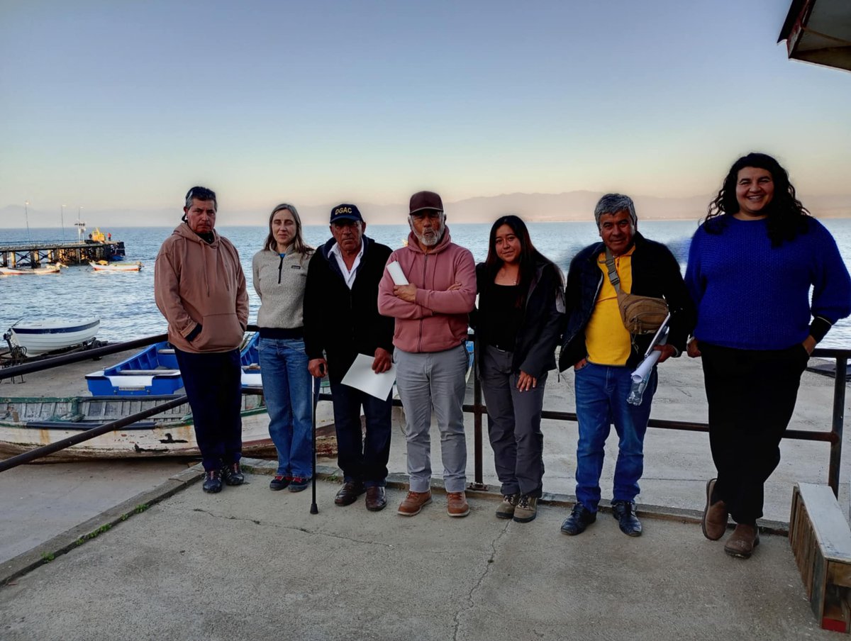 #Registro 📸🌊 | En #PuertoAldea se realizó el Taller 1 de “La Ruta del Pasto Marino”, junto a pescadores locales que mapearon ubicación, extensión y amenazas de estos ecosistemas.
🔬 Parte del Proyecto FONDECYT 1231236 junto a @labnaturaloceano y <a href="/lama/">marzia laperchia</a>.chile 🌱