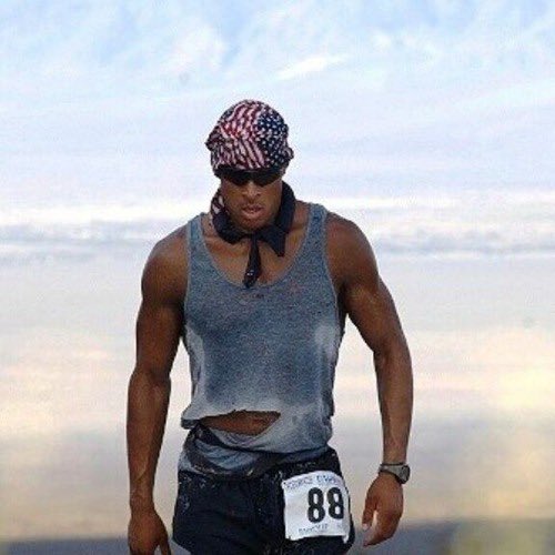 🚨 INCROYABLE !

À 50 ans, la légende David Goggins a accompli l’exploit de terminer une course de 322 km en seulement 66 heures 🤯

SURHUMAIN.