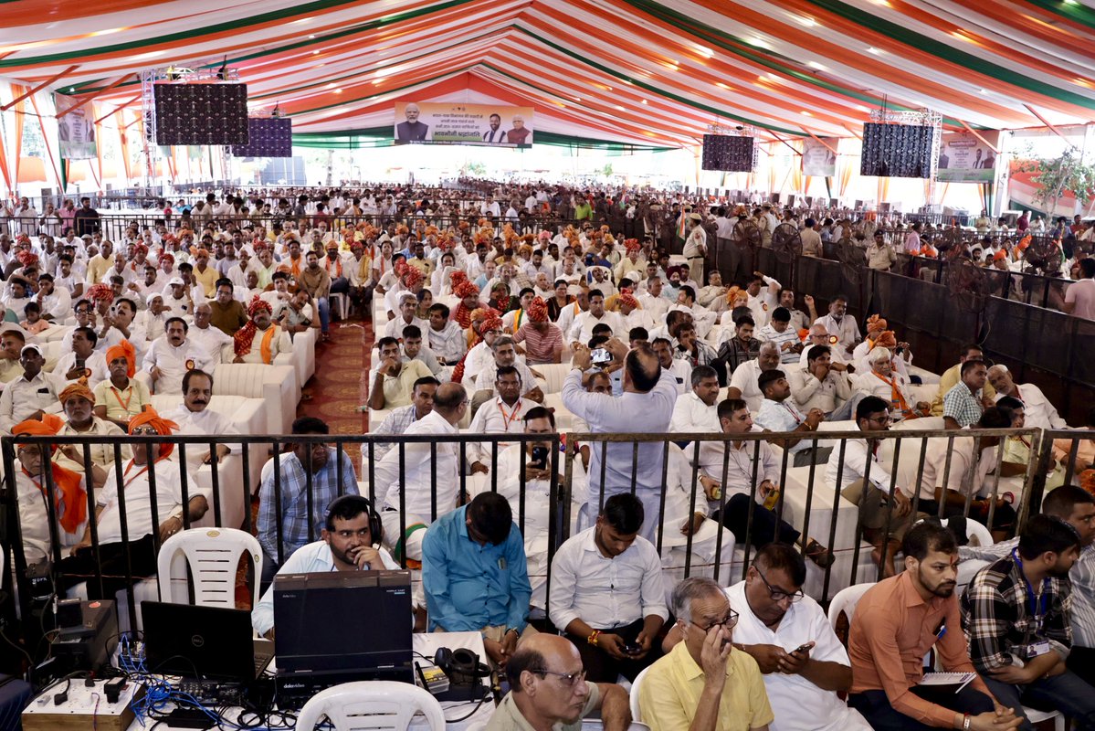 Vipul Goel (@vipulgoelbjp) on Twitter photo विभाजन विभीषिका स्मृति दिवस पर आज फरीदाबाद में माननीय मुख्यमंत्री श्री <a href="/NayabSainiBJP/">Nayab Saini</a> जी, माननीय केंद्रीय मंत्री श्री <a href="/mlkhattar/">Manohar Lal</a> जी सहित समस्त नेतृत्व ने विभाजन की हिंसा में पीड़ित स्वजनों को भावभीनी श्रद्धांजलि अर्पित की।
विभाजन भारतीय इतिहास का वह कलंकित अध्याय है, जिसे दशकों विभाजन विभीषिका स्मृति दिवस पर आज फरीदाबाद में माननीय मुख्यमंत्री श्री <a href="/NayabSainiBJP/">Nayab Saini</a> जी, माननीय केंद्रीय मंत्री श्री <a href="/mlkhattar/">Manohar Lal</a> जी सहित समस्त नेतृत्व ने विभाजन की हिंसा में पीड़ित स्वजनों को भावभीनी श्रद्धांजलि अर्पित की।
विभाजन भारतीय इतिहास का वह कलंकित अध्याय है, जिसे दशकों