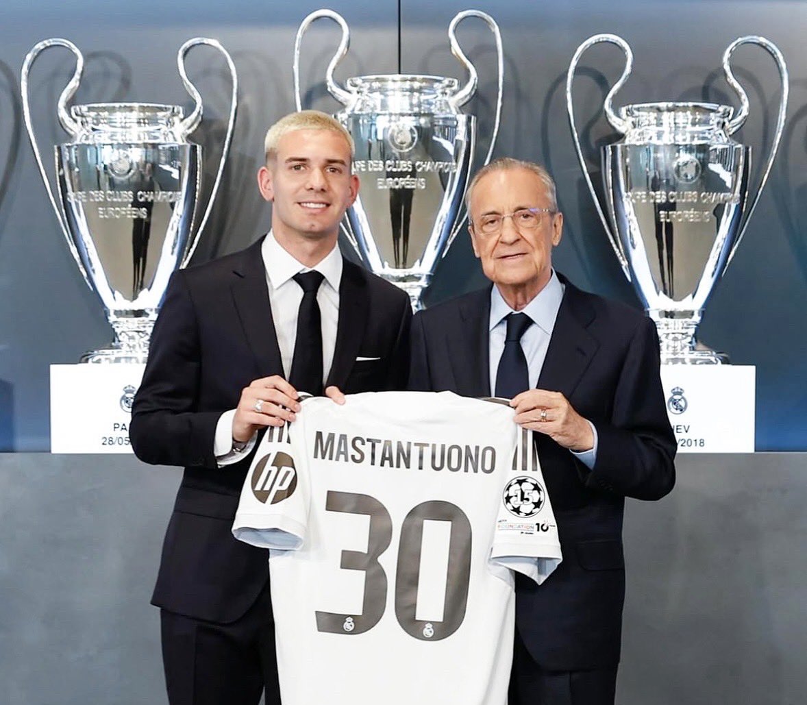 🚨 Franco Mastantuono sur l'intérêt du PSG : « de nombreux clubs m'ont contacté et je les en remercie. J'ai également parlé à Luis Enrique et je le remercie. » 
« Xabi,m'a ensuite appelé et il a été très convaincant, j'ai adoré. J'ai hâte de travailler avec lui <a href="/FabrizioRomano/">Fabrizio Romano</a>