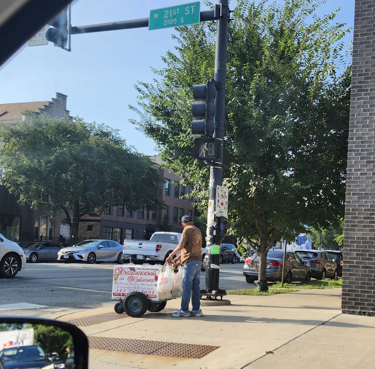 cwharris773's tweet photo. #CWHdrivebyshots
#Chicago
#SummertimeChi
#Paleta https://t.co/jl8dRlZNT2