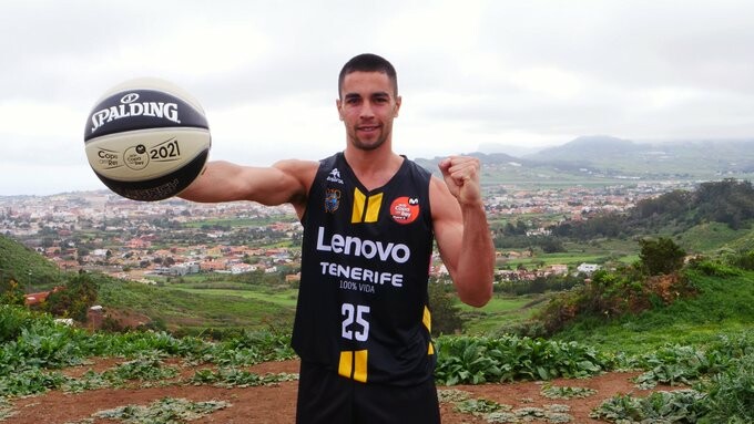 CB1939Canarias's tweet photo. Orgullosos de haber formado parte de tu camino y compartido grandes alegrías contigo 🤝🏆

Te deseamos mucha suerte en el futuro. ¡Gracias, Ale! 💛🖤 https://t.co/xXy6v77Gr4