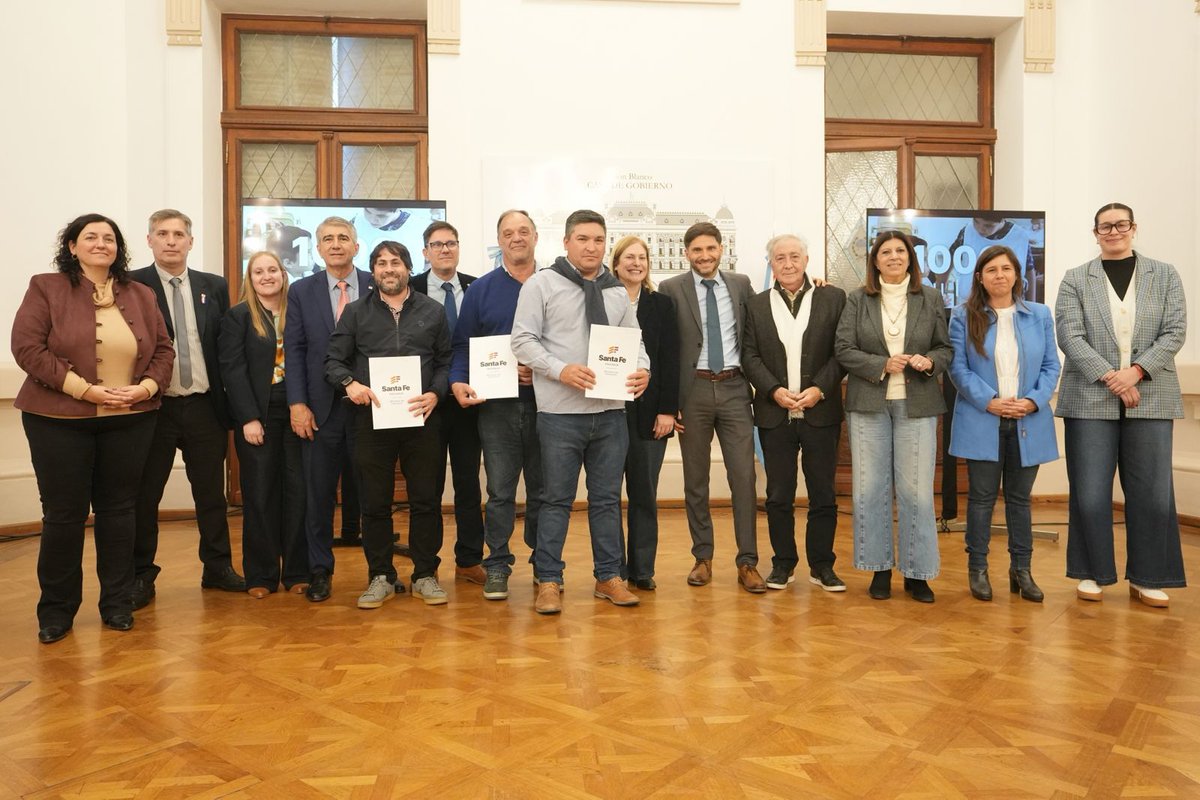 📚🏗️ #Educacion | Pullaro impulsa 79 nuevas aulas en #SantaFe 
💰Inversión de $4.000 millones 
🏫 En el marco del Programa 1000 Aulas
🏫 “El sistema educativo más robusto del país”

🔗📲 Mas Info👉 wp.me/p8kW5o-EAa

"#DZ #Obras #Pullaro #1000Aulas #ObrasPúblicas