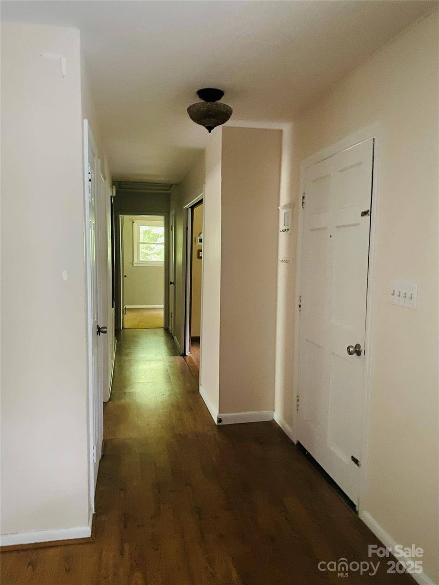 Dekuson's tweet photo. PRICE REDUCED!!!
140 Hillside DR needs a little TLC! 🌳
Primary bedroom offers a private bath with a stand-up shower. Ample storage spaces!
Big backyard? Check. Wired shed? Check. No city taxes? Double check!
Tour and details: https://t.co/QNb5wtNPWZ https://t.co/IIWkYqHGod