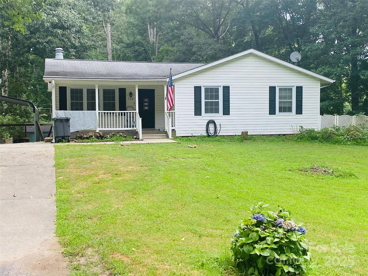 Dekuson's tweet photo. PRICE REDUCED!!!
140 Hillside DR needs a little TLC! 🌳
Primary bedroom offers a private bath with a stand-up shower. Ample storage spaces!
Big backyard? Check. Wired shed? Check. No city taxes? Double check!
Tour and details: https://t.co/QNb5wtNPWZ https://t.co/IIWkYqHGod