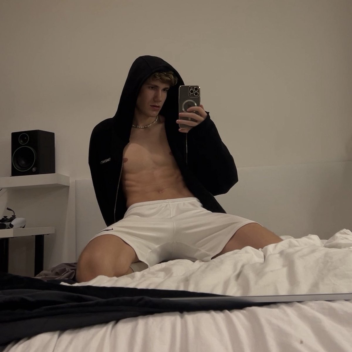 Do you want to see me cum on this mirror?  💦📷