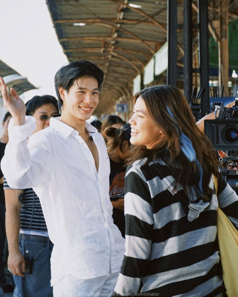 PhuwinOfficial's tweet photo. Casting Note # 3 : Diesel

⁃ ดีเซล ตัวละครที่ดุเดือดที่สุดใน TASTE มีมิติตัวละครสูง, จากคนธงแดงแต่กลายเป็นตัวละครที่มี character development ที่น่าเอาใจช่วย – บทท้าทายสุดๆ เราสนใจตัวละครนี้มากๆ

⁃ ตีความดีเซลว่า เด็กอินเตอร์ รวย Top 1% เปลือกนอกหยาบคาย รุนแรง ชายแทร่ แต่ก็เอาใจใส่เพื่อนรอบตัว อ่านบทไปยิ่งเห็นความอ่อนต่อโลก จัดการตัวเองไม่ได้ เนื้อแท้เป็นเพียงเด็กที่โตมาไม่รู้จักความรัก มีปมกับพ่อ เลยสร้างเกราะป้องกันตัวเองด้วยเปลือกนี้ สำหรับเรา key ของดีเซลจริงๆ คือ “เหยื่อ” ของ Toxic Masculinity มันอยากเป็นคนดี แต่โลกทำให้มันต้องร้าย

⁃ ความท้าทายคือ ดีเซลมีไดนามิคเฉพาะตัว ถ้าจริตไม่ตรง หรือเล่นไม่ถึงจะดูประดิษฐ์ทันที

⁃ Direction ที่วางไว้คือหานักแสดงที่เข้าใจ attitude ดีเซลและสามารถ balance ด้านรุนแรงและอ่อนโยนอย่างพอดี มีเสน่ห์พอให้คนดูโอบอุ้มพร้อมทำความเข้าใจ และมีการแสดงที่รับมือกับซีนโหดๆได้ การแคสเลยเลือกซีนที่จะเห็นจริตและซีนยากมาใช้ (ซีนเล่นเกมส์, ซีนเงาะกับแบมบี้, ซีนโรงพยาบาล) กำกับโดยเน้นเปิดให้นักแสดง improvise เพื่อหา จริต นั้น และเก็บการแสดงให้ดีที่สุดเท่าที่เวลาจะมี เป็นการแคสที่ใช้พลังงานสูง ทั้งเราและนักแสดง..พวกเราทำแคสกันเยอะทีเดียว และเป็นภูวินทร์ที่ทุกคนเห็นเป็นเอกฉันทร์ว่าใช่ที่สุด

⁃ ตอนอ่านบท เห็นภาพภูวินทร์กับบทนี้ชัดมาก คงเพราะได้เจอกันในดาหลา รู้สึกว่าน้องมีทั้งมุมแบบคริส/พี่ตั้งและมุมแบบภูวิน ที่จะทำให้ดีเซลน่าสนใจได้ ดูน่าตื่นเต้นดี เลยชวนภูวินทร์มาแคสดู (ขอบคุณพี่แจ๊ค ผจก.ที่สนับสนุนมาตั้งแต่ดาหลาและทำให้ทุกอย่างเกิดขึ้นนะครับ)

⁃ ในวันแคส ภูวินทร์ก็ทำได้จริงๆ น้องมีความเข้าใจต่อตัวละครนี้สูง จูนอินได้ตั้งแต่ตอนบรีฟ สามารถใช้สัญชาตญาณและประสบการณ์มาปรับเข้ากับบทได้อย่างพอดี ทุกบทพูดดูเข้าปากเป็นธรรมชาติ ความอ่อนโยนในตัวภูวินทร์มาผสมกับบทกลายเป็นดีเซลที่ดูน่ากลัวแต่ก็น่าเห็นใจ เป็นเทปแคสที่ quality การแสดงแข็งแรงมากๆ ของงานนี้ 

- 2 ปีที่ได้ทำงานกับภูวินทร์ พวกเราตั้งเป้าว่าอยากลองดันบาร์ไปด้วยกัน ตั้งแต่ดาหลาถึง TASTE น้องไม่หยุดพัฒนาตัวเอง พวกเราคุยกันตลอดว่าจะปรับอะไรให้ดีขึ้นได้ในฐานะนักแสดง และที่น่าประทับใจคือ ทุกครั้งที่ comment อะไรไป เผลอแปบๆ น้องปรับได้แล้ว เก่งหวะ ภูวินอัพเลเวลขึ้นเยอะมากจริงๆ

ถ้าเป็นชีวิตจริงเราคงไม่ยุ่งกับดีเซล แต่กลายเป็นว่า ดีเซลคือหนึ่งในตัวละครที่เรารักที่สุดที่ได้ทำ ขอบคุณภูวินทร์ที่ทุ่มสุดตัวไปกับบทนี้ ได้เห็นมึงโตและเก่งขึ้น ไปต่อนะ :)
 
ออม อธิศ

IG : aomtimator 

❥@phuwintang🍯

14AUG Lustrous PHUWIN

#TASTEเด็กเจนแซ่บ
#phuwintang