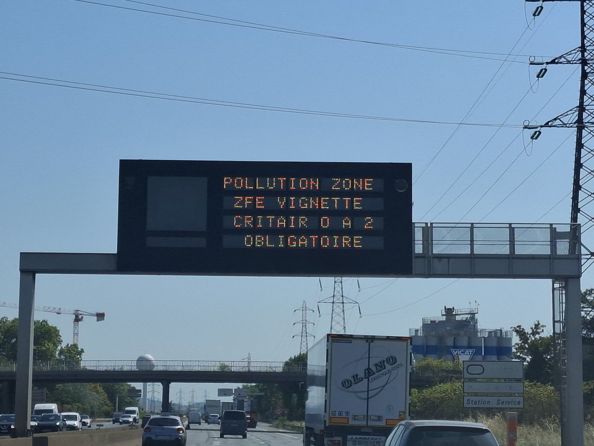 IsaCte24's tweet photo. Je croyais que les ZFE c'était fini ....🤔
Et bien voilà...à Lyon ce jour ! 🤮🤬
@AlexandreJardin @f_asselineau @idrissaberkane @TvlCampagnol @anatolium @f_philippot @THEVENONPierric @Poulin2012 @nicolasputsch @LLP_Le_Vrai @AlexisPhilo @Bertrand55B @dupontaignan @DavidGuyon3 https://t.co/duKoN9BW5f