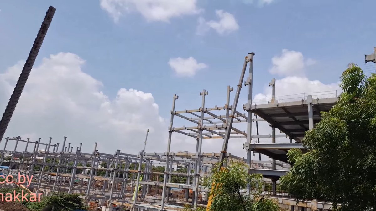 Siege4570's tweet image. 🚆 Surat Railway Station redevelopment — deadline Dec 2026. Will feature world-class design, modern amenities &amp;amp; better connectivity.

#IndianRailways #Surat #StationRedevelopment #AmritStations