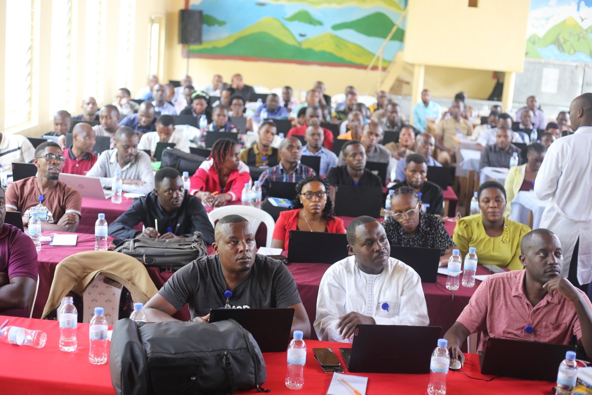 REBRwanda's tweet photo. #Happeningnow : REB in collaboration with @Rwanda_PRISM is conducting the workshop on ICT utilization in schools. This workshop brought together 16 DDEs, 16 TTC Principals, 16 Dean of studies from 16 TTCs, Tutors from all TTCs. @mbanelson https://t.co/20qvrEBmFc
