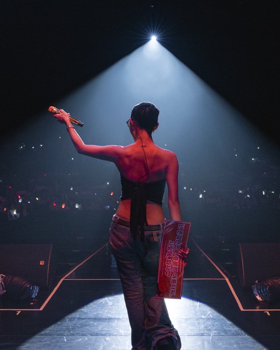 HWASA THAILAND 🧡 tweet media