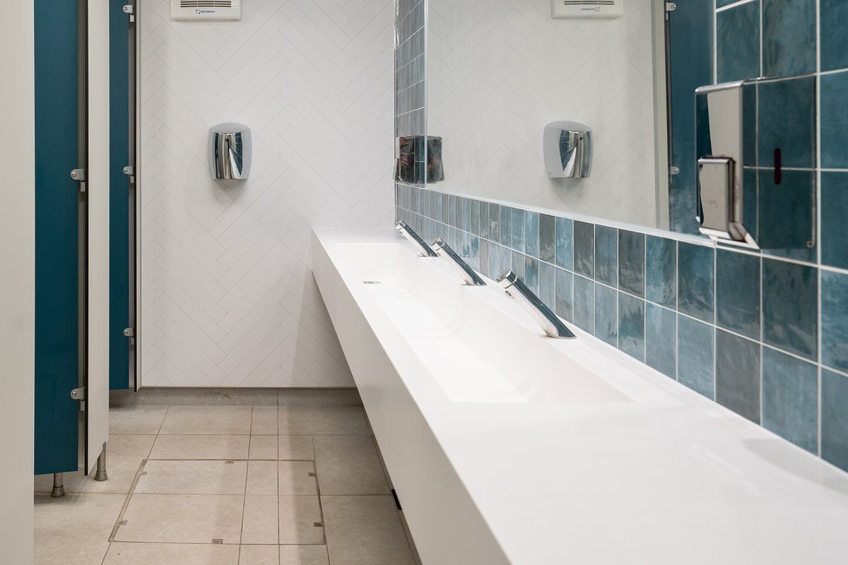 The_WVC's tweet photo. We’re thrilled to share some stunning photos from our recently completed Waterside Pool project in Hampshire. Highlights include:
✨ Custom WT3 Slim Solid Surface Wash Troughs with extended bag shelves
✨ VT4 Vanity Units used for stylish beauty stations
#SolidSurface #Washrooms https://t.co/xRmf1Zg73F
