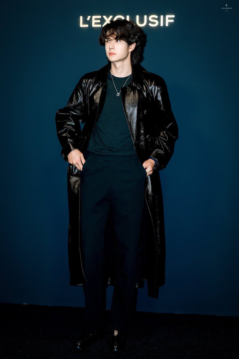 หุ่นเอยชุดเอยคือถูกต้องที่สุดเหมาะมาก โคตรหล่อโตรเท่เลย

YIBOxCHANEL BLEU NIGHT
#WangYiBoxBleuLExclusif <a href="/CHANEL/">CHANEL</a>