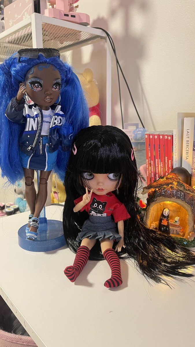 I got a Blythe doll.. i think she’s saur cute, but my bf is terrified 😅