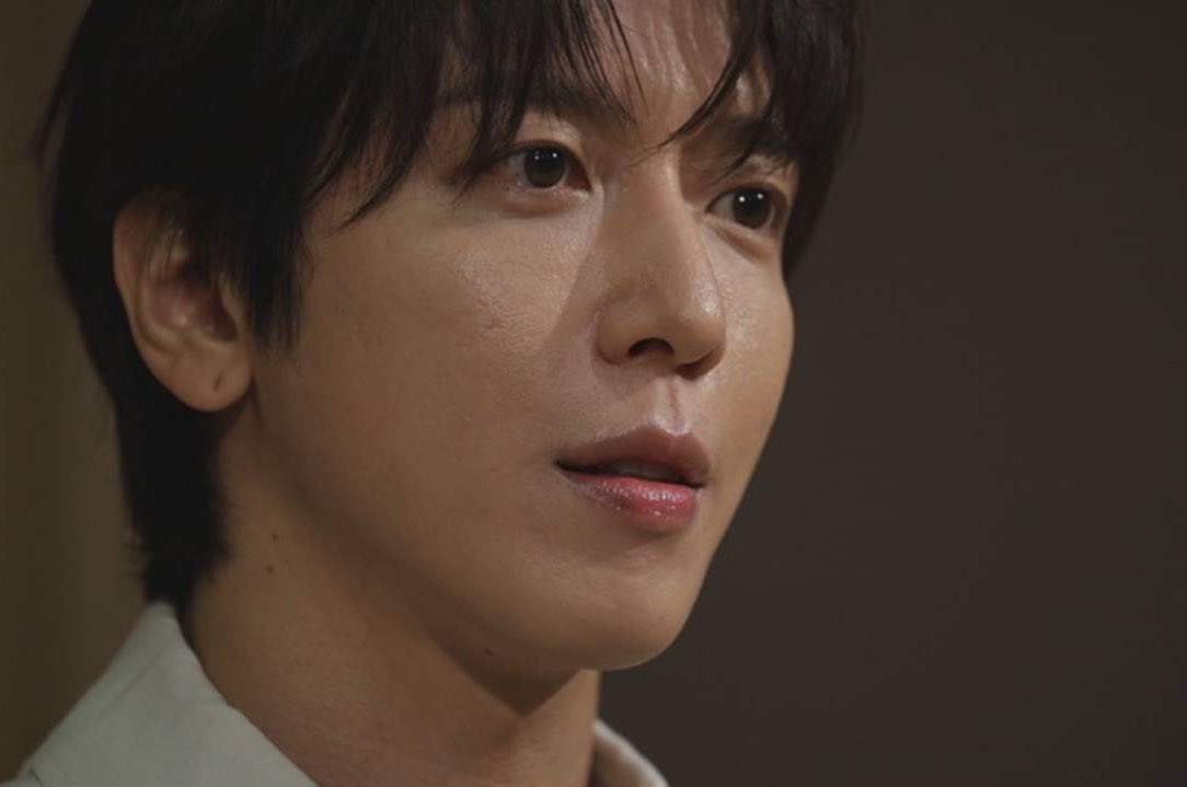 shiningstar0906's tweet photo. #정용화 #JungYongHwa

[Culture Inside] Jung Yonghwa: “I’m satisfied with my life now. Even if I were born again, I’d still be Jung Yonghwa”

Singer Jung Yonghwa appeared on YTN’s cultural program Culture Inside (MC Park Minseol) and shared honest stories about the diverse experiences of a singer in his 16th year since debut, his musical philosophy, and more.

Jung Yonghwa, 10th solo debut anniversary — all self-written songs in new album, active solo career

This past July, to mark the 10th anniversary of his solo debut, Jung Yonghwa released his third mini album #OneLastDay. Having personally written and composed every track on the album, Jung Yonghwa meticulously crafted everything with his own hands, from the recording process to the album concept. Although he is currently focusing on solo activities, his roots lie in a band, he is the leader of #CNBLUE, which immediately rose to the ranks of the most popular groups with their debut song #ImALoner.
 It has already been 16 years since he began his career in the entertainment industry. As someone who writes and composes many songs, is there a special way he gains inspiration?
 “There are times when a phrase I’ve often used suddenly feels new. Ah, this is a revelation from God,” he said, explaining that sometimes inspiration comes with that kind of feeling.

The ‘handsome ski slope photo’ that changed his fate, love calls from agencies followed

Even before debut, what made Jung Yonghwa famous was a single photo, the so-called “handsome ski slope photo.” After his image spread online, entertainment agencies sent love calls one after another.

However, living in Busan, Jung Yonghwa thought that being a celebrity was something only special people did. He even believed, “People in Seoul receive different training (to become celebrities),” and considered it a world far removed from himself. Just when it seemed like the fame from that one photo might pass as a fleeting moment, he received an audition opportunity during a visit to Seoul. Feeling certain, “This is 100% going to work,”  he indeed passed the audition, just as he had expected.

However, he didn’t immediately become a trainee. During a period when he was struggling over his future after failing the college entrance exam, he became interested in being a trainee and began full-scale training, because he found singing fun. After deciding to become an entertainer, he steadily built up experience in acting and singing over the course of two years.

With that preparation, he stood before the public, and it took just 15 days from debuting with CNBLUE to winning 1st place on a music program with I’m A Loner. In short, it was a whirlwind breakthrough for the rookie band CNBLUE. From then on, he stood out not only in music but also in acting and variety shows, and continued to establish his own color through consistent solo albums.

🔗: https://t.co/W7xz8at3SV