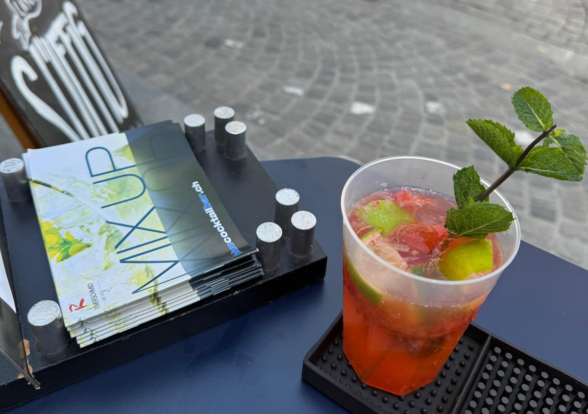 Mit der #BlueCocktailBar am Wochenmarkt in #Thun.
#alkoholfrei #Mocktails #soberlife #sobriety #sober #SoberCurious #MindfulDrinking