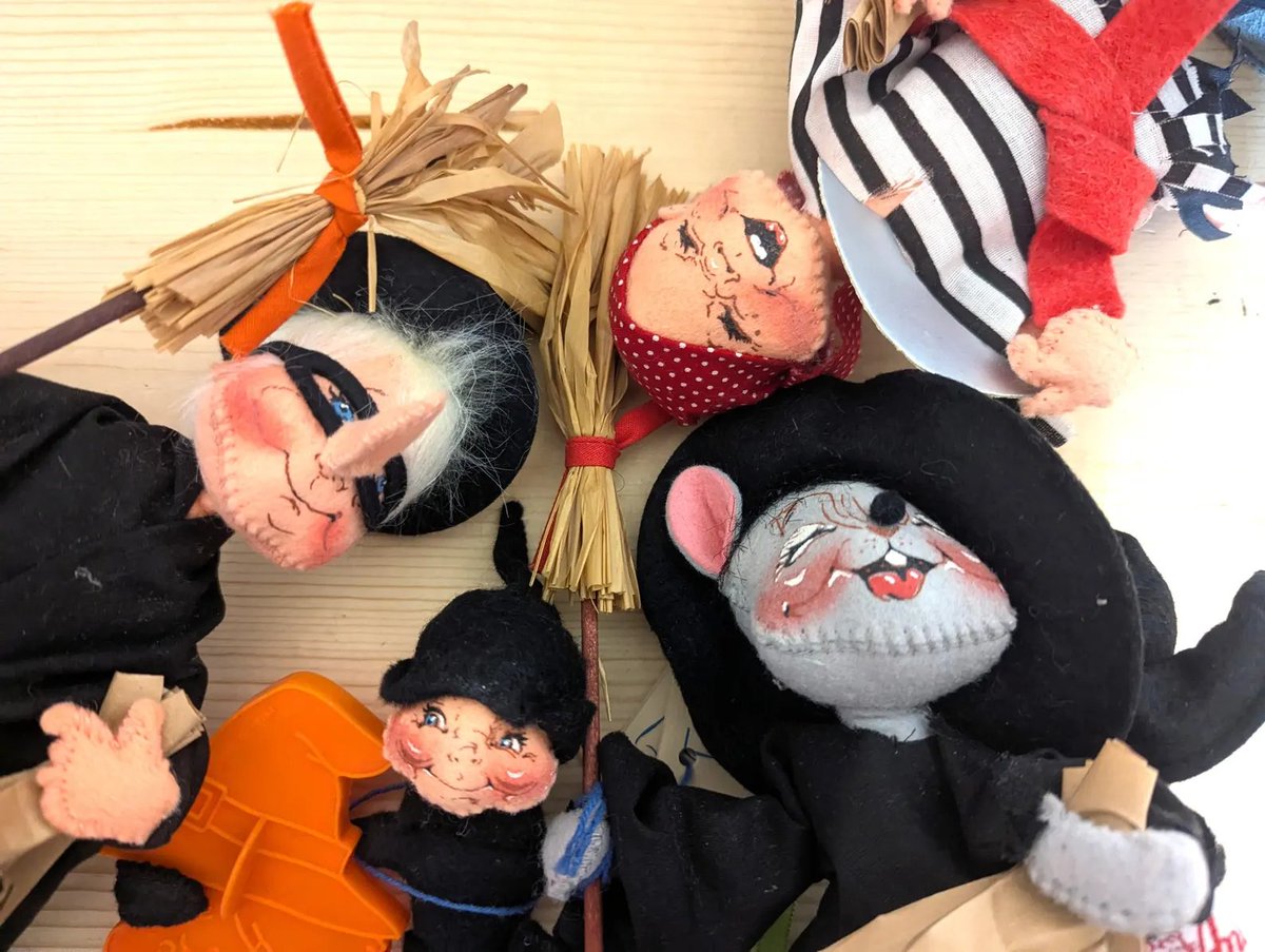 Boondockfinds's tweet photo. Witch Mouse, Pirate Kid, Witch Kid and Halloween Elf with Witch Cookie Cutter. Annalee Mobilitee lot of 4 Some Paper Tags https://t.co/dksShTPa38 via @Etsy #Halloween #homedecor #ornament #artdoll #Annalee #giftidea https://t.co/NEPDyqj4rx