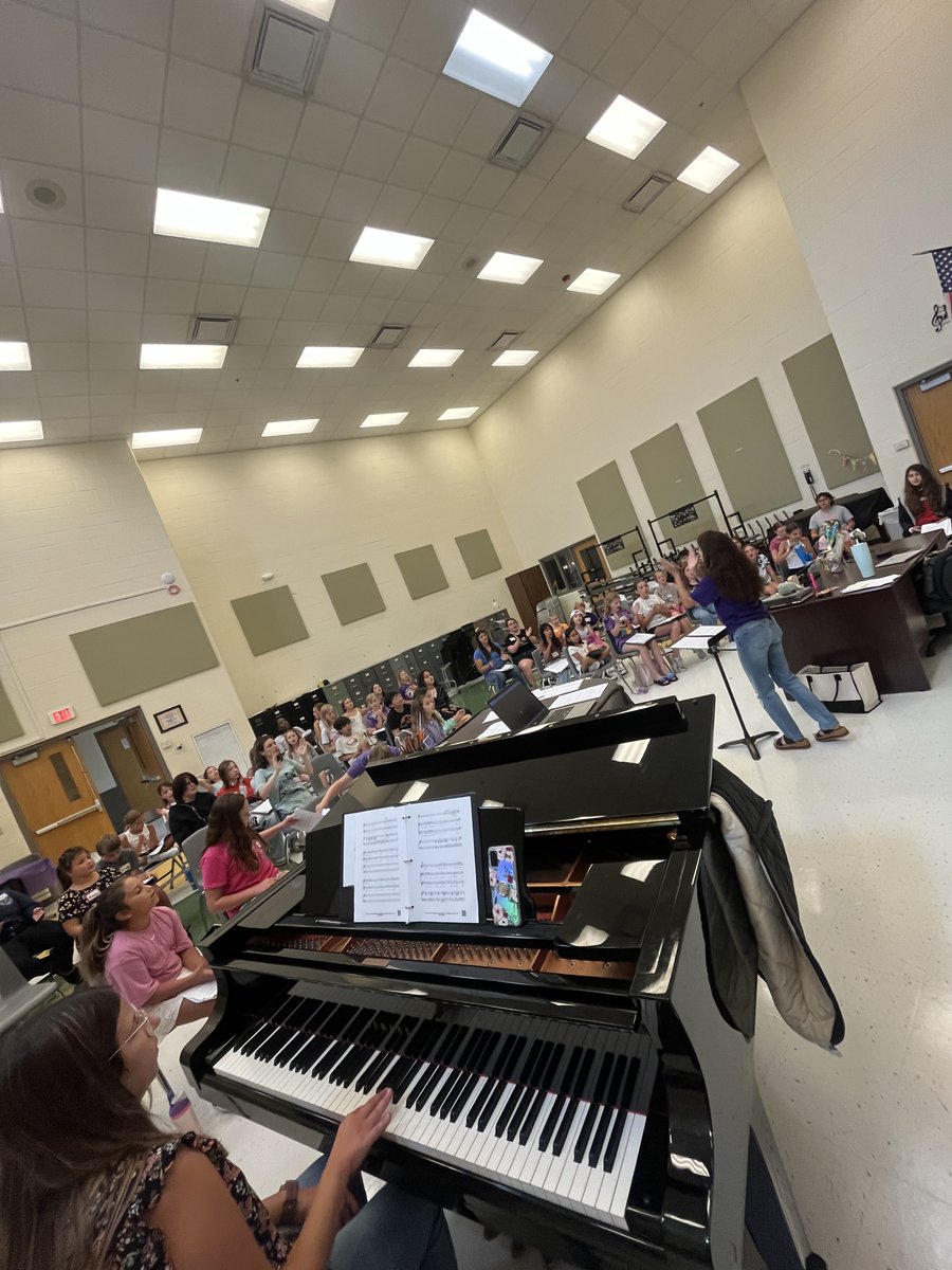 Wauconda HS Choir tweet media