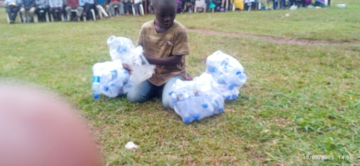 What can do to support this child who was abandoned on the street to fresh his food