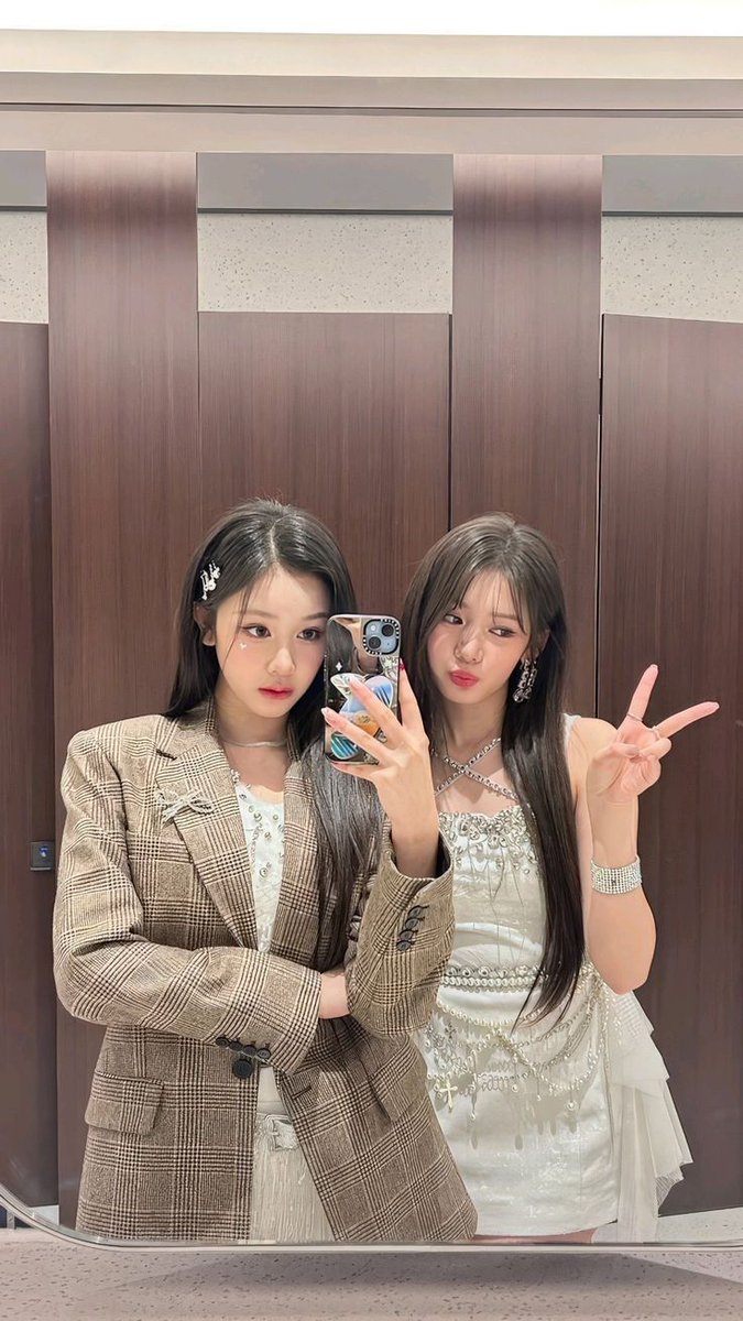 pharoradebut's tweet photo. We skipped the family tree and went straight to the soul connection. She's the cutie, I'm the hottie but definitely she's my fav.
Stay happy
HBD aurora ๐ซถ๐ป
#Pharita #Rora #PhaRora #Rorita https://t.co/mGfjmBjrxu
