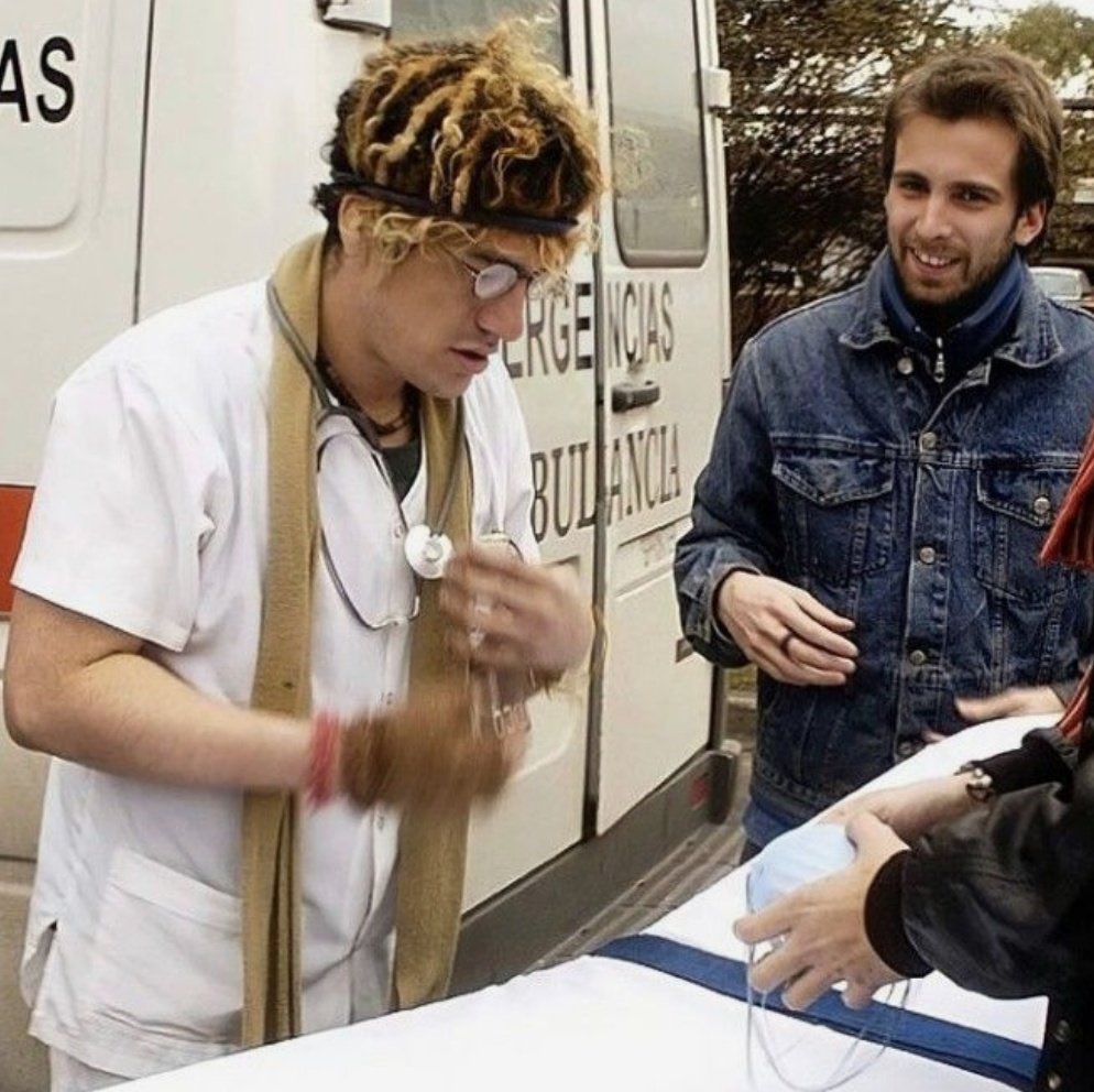 Soy el doctor Álvarez y vengo de una familia respetable…