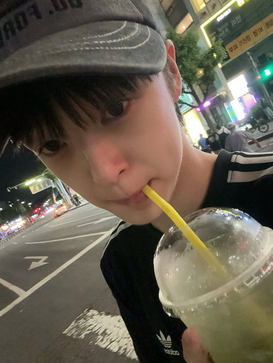 echannluv's tweet photo. Damnn sukaa bngt sma ni bocah satu, lim jackkk huwaaa knp cepet bnget sih keelim nya 😭😭🫵🏻 https://t.co/WyJnYEsO3V