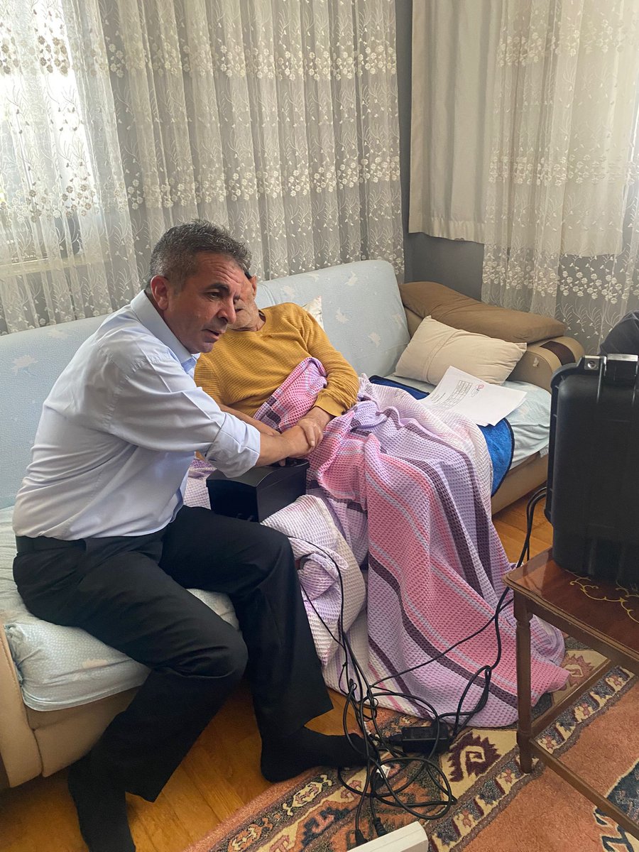 IlNufus7873's tweet photo. #AdresteNüfusHizmeti ile Şenkaya İlçe Nüfus Müdürlüğümüz personelince  Nişantaşı ve Söğütler Mahallelerinde sağlık sorunları olan vatandaşlarımızın Türkiye Cumhuriyeti Kimlik Kartı başvuruları alınmıştır
#HayatınızınHerAnında
@TCNufus @itasyapan @ErzurumValiligi @miamustafacftci https://t.co/mXtYKOHQcX