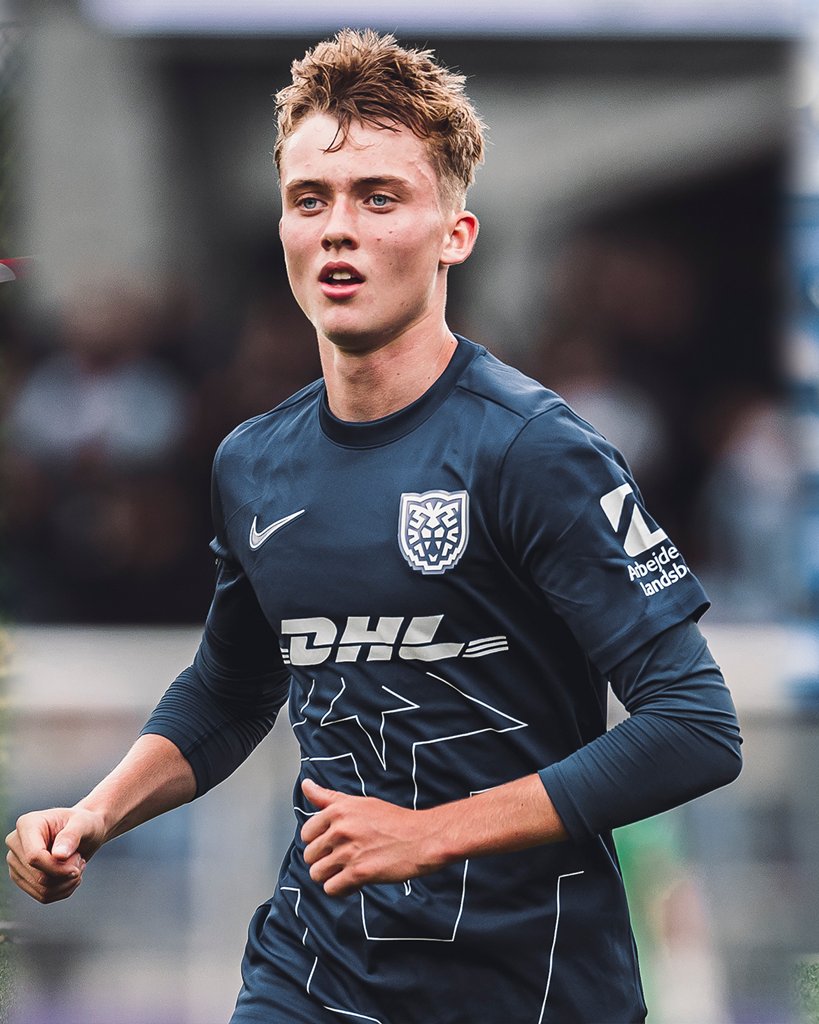 FCNordsjaelland's tweet image. 𝐴𝑐𝑎𝑑𝑒𝑚𝑦 𝑡𝑜 𝑆𝑢𝑝𝑒𝑟𝑙𝑖𝑔𝑎: 𝐇𝐣𝐚𝐥𝐭𝐞 𝐁𝐨𝐞🐯🇩🇰

17-årige Hjalte Boe har i denne sæson fået sine to første Superliga-kampe, og nu bliver den unge offensivspiller rykket permanent op i Superliga-truppen👏🔝

Bliv klogere på den unge fynbo👇
fcn.dk/nyheder/2025/a…
