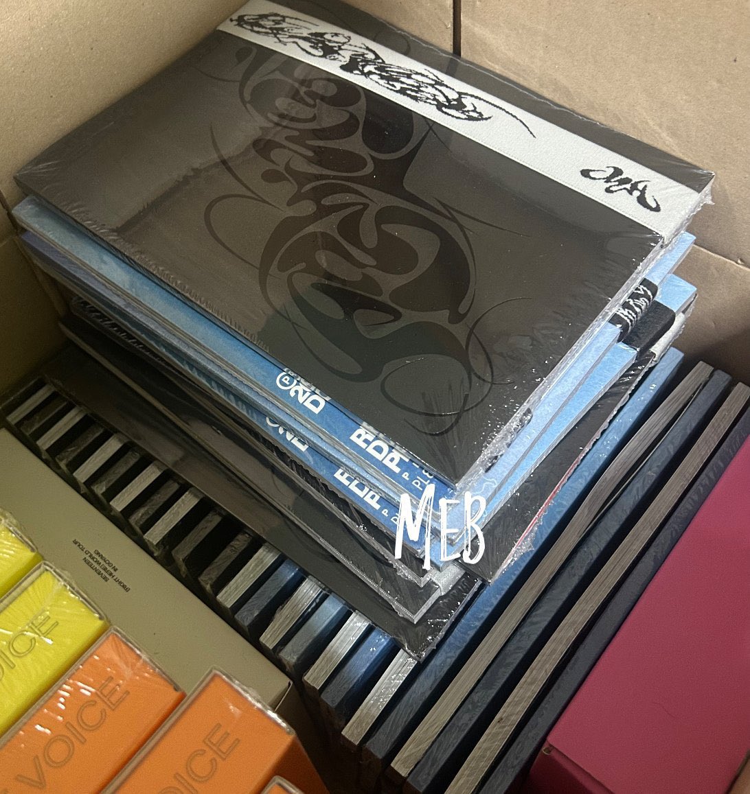 dk_bread's tweet photo. ⋆.ೃ࿔*:･ HxW STANDARD ALBUM SEALED &amp; RANDOM

     ♡ 349 ea
     ♡ on hand
     ♡ x sensi / rush
     ♡ dop: august 30

25pcs available
get 2 = both ver
299 ea if payo

wts lfb svt ph #dkbreadshop https://t.co/7MM24cMTRO
