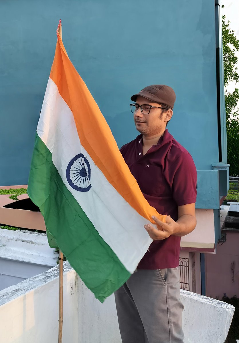 meakshsunny's tweet image. आनन मे जाहि माटिक चानन ई दुनिया करैए,
ताहि देश मे प्राण बसैए

जय हिन्द 🇮🇳 

#HarGharTiranga2025 #indianculturegoi @MinOfCultureGoI @sahityaakademi #AAS #AS372