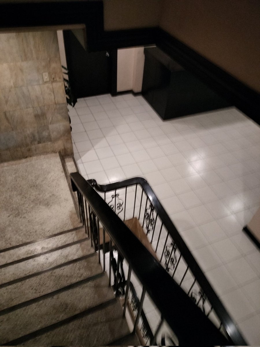 karumariloma's tweet photo. HAUNTED HOTEL? https://t.co/BVu8zocEKv