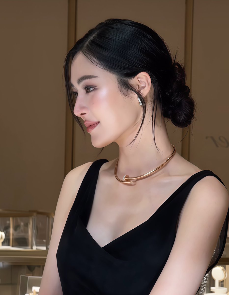 LingOrm_BH's tweet photo. ‼️Boom Tag For 1M‼️

ใบหน้างดงามดุจอัญมณีล้ำค่าที่ Cartier บรรจงรังสรรค์ 🖤

LINGLING X CARTIER
#LinglingKwongCartierEvent 
#หลิงหลิงคอง
#Linglingkwong https://t.co/KhX19qstuG