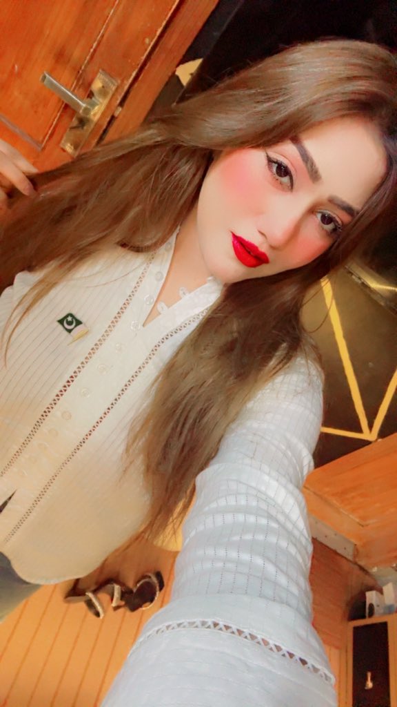 FaizakanwalQur2's tweet photo. خدا کرے میری ارض پاک پر اترے
وہ فصلِ گل جسے اندیشہء زوال نہ ہو

یہاں جو پھول کھلے وہ کِھلا رہے برسوں
یہاں خزاں کو گزرنے کی بھی مجال نہ ہو

#IndependenceDay2025 https://t.co/oQQAMLibfw