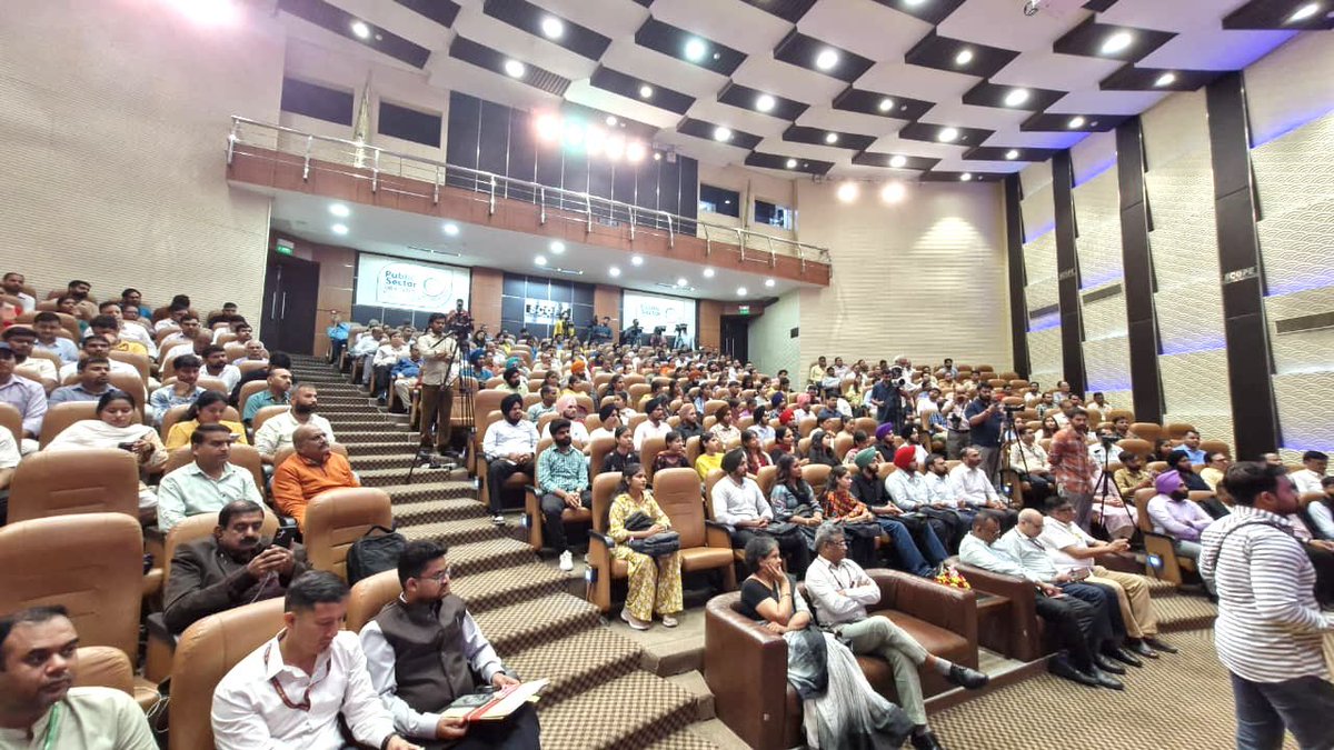 JasmainSingh's tweet photo. Privileged to be among the 100 Special Guests invited for an interaction with Hon’ble Shri Kiren Rijiju, Minister for Minority & Parliamentary Affairs, and Hon’ble Shri George Kurian, Minister of State for Minority Affairs, at SCOPE Complex, Lodhi Road, ahead of the Independence Day Ceremony 2025.

The event featured insightful addresses by Shri CPS Bakshi (JS, Skills, MoMA), Shri Jasmain Singh Noni (Secretary, DSGMC), Dr. Chandra Shekhar Kumar (Secretary, MoMA), followed by an engaging interaction with the dignitaries.

An unforgettable honour to be part of this select group, joining the nation’s historic celebrations at the Red Fort tomorrow!