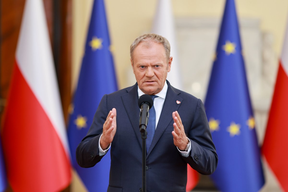 Klub Jagielloński (@klubjagiellonsk) on Twitter photo 🤜Najdotkliwszy cios dla Donalda Tuska polega na tym, że dotychczas budował on swoją narrację na kontraście: PiS nie potrafi załatwić pieniędzy z Unii, a on potrafi. 
✅Był to główny – i pewnie jedyny – argument za sprawczością jego rządu. 
🤷I rzeczywiście – premier środki 🤜Najdotkliwszy cios dla Donalda Tuska polega na tym, że dotychczas budował on swoją narrację na kontraście: PiS nie potrafi załatwić pieniędzy z Unii, a on potrafi. 
✅Był to główny – i pewnie jedyny – argument za sprawczością jego rządu. 
🤷I rzeczywiście – premier środki