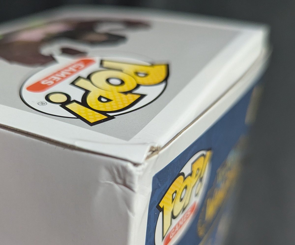 CainCKing's tweet photo. Received my Illidan Funko from @FunkoEurope yesterday and they sent me a damaged box and say they take no responsibility and will not refund or replace due to the damage and say that it would easily be graded by @PSAcard as NM despite the damage. https://t.co/LrXUYDoTPq